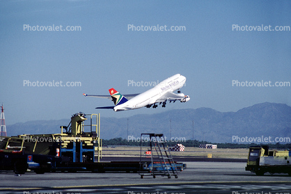 747-400, South African Airways SAA, Taking-off, Cape Town, South Africa