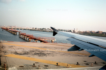 wing fence, Airbus A320 series, Lone Wing in Flight
