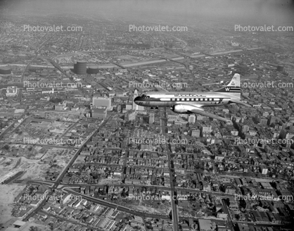N8410H, Western Airlines WAL, Convair CV-240-1, CV-240 series, flying over downtown Los Angeles, Air-to-Air, May 1 1949, 1940s, R-2800, milestone of flight