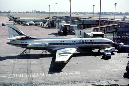 F-BJTR, Sud SE-210 Caravelle III, airbridge, terminal, jetway