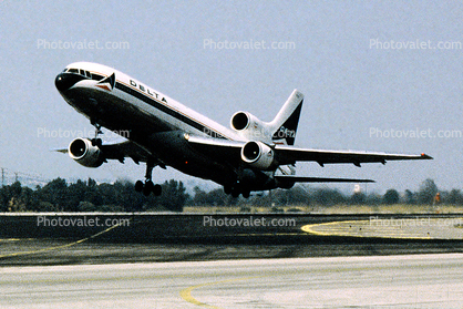 Delta Air Lines, Lockheed L-1011-1, airborne, flight, flying, taking-off