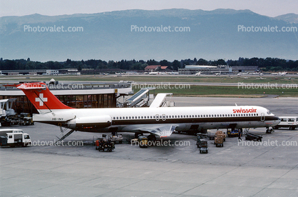HB-INY, McDonnell Douglas MD-82, SwissAir, Airstair, JT8D