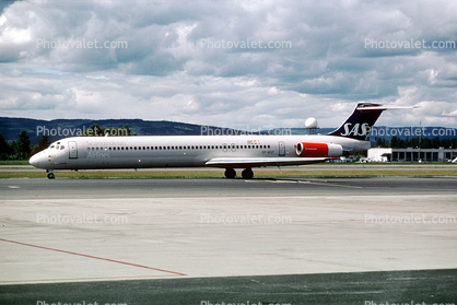 OY-KGT, Scandinavian Airline System, McDonnell Douglas MD-82, JT8D-217C, JT8D, Hake Viking