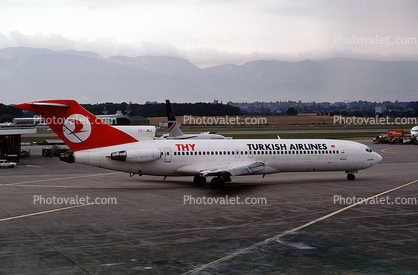 TC-JBJ, Turkish Airlines, Boeing 727-2F2, JT8D, 727-200 series