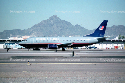 N378UA, United Airlines UAL, Boeing 737-322, 737-300 series, CFM56-3C1, CFM56