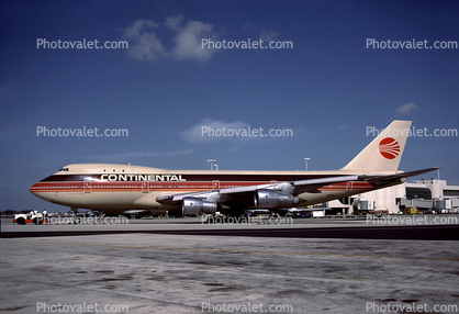 N17011, Boeing 747-143, transition from Peoples Express to Continental Airlines