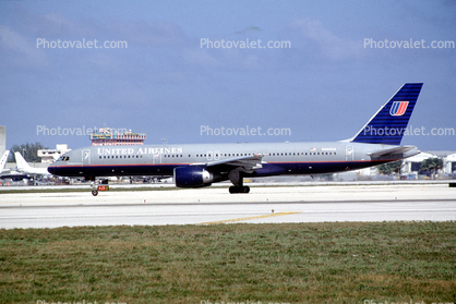 N584UA, United Airlines UAL, Boeing 757-222, 757-200 series, PW2037, PW2000