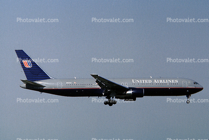 N664UA, United Airlines UAL, Boeing 767-322ER, 767-300 series