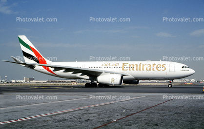 A6-EKY, Airbus A330-243, Emirates Airlines, A330-200 series
