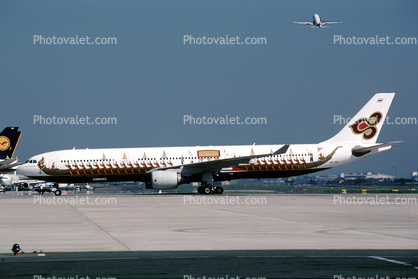 HS-TEK, Airbus A330-322, Thai Airlines, Royal Barge, Dragon Boat, Longboat, Srichulalak
