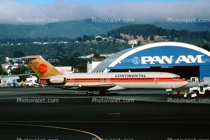 N572PE, Boeing 727-243, Continental Airlines COA, JT8D s3, JT8D, pushback, pusher tug, 727-200 series