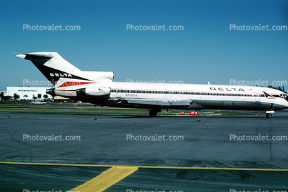 N516DA, Boeing 727-232, Delta Air Lines, JT8D, 727-200 series