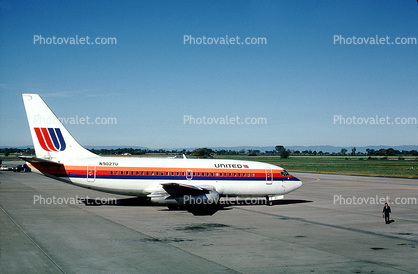N9027U, Boeing 737-222, United Airlines UAL, 737-200 series, JT8D, JT8D-7B