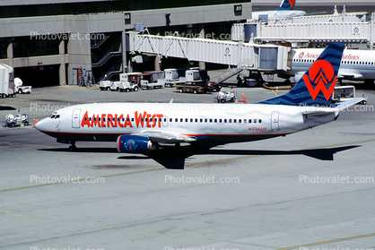 N334AW, America West Airlines AWE, Boeing 737-3Y0, Jetway, Terminal, 737-300 series, CFM56-3B1, CFM56, Airbridge