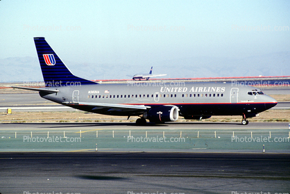 N383UA, United Airlines UAL, Boeing 737-322, 737-300 series, CFM56-3C1, CFM56