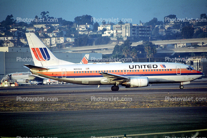 N203UA, United Airlines UAL, Boeing 737-322, 737-300 series, CFM56-3C1, CFM56