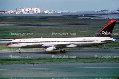 N689DL, Boeing 757-232, Delta Air Lines DAL, Skyteam, 757-200 series, PW2037, PW2000
