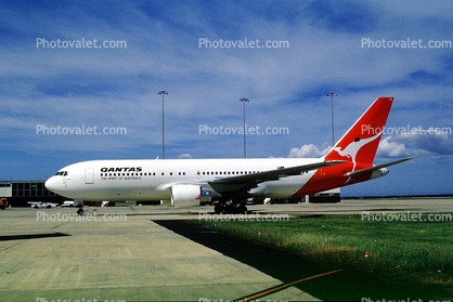 VH-EAO, Boeing 767-238ER, Qantas Airlines, The Spirit of Australia