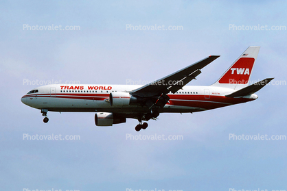 N605TW, Boeing 767-231, 767-200 series, JT9D, landing