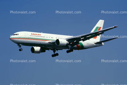 Balkan Bulgarian Airlines, Boeing 767 landing