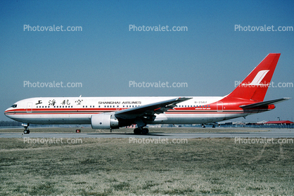 B-2567, Boeing 767-36D, Shanghai Airlines, PW4056, PW4000, 767-300 series