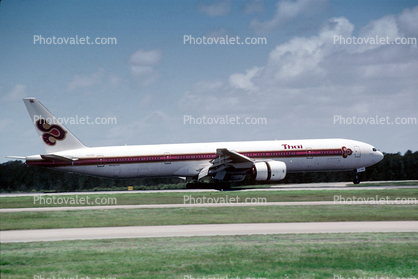 HS-TKD, Boeing 777-307, Thai Airlines, 777-300 series, thrust reverser, Brisbane Airport (BNE), Australia