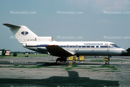 UR-87298, Yuzmashavia Airlines, Yak-40