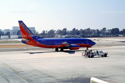 N427WN, Boeing 737-7H4, Southwest Airlines SWA, 737-700 series, Santa Ana International Airport, (SNA), CFM56-7B24, CFM56