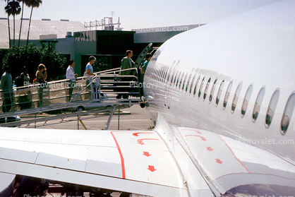 Airbus A320 series, JetBlue, passengers boarding