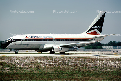 N313DL, Delta Express, Boeing 737-232, 737-200 series, JT8D