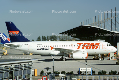 PT-MZA, Airbus A319-132, TAM Brasil, V2524-A5, V2500, A319 series