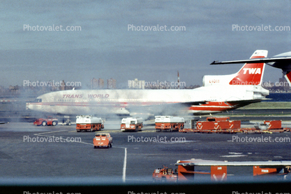 Lockheed L-1011, TWA, Engine Start-up, smoke, December 1982, 1980s