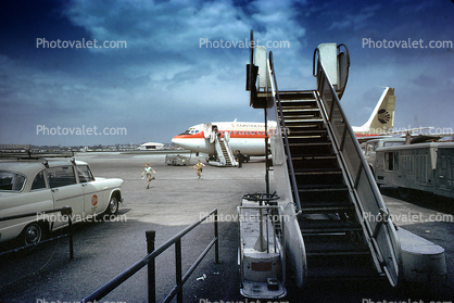 Checker Aerobus, Crew Transit Vehicle, empty Steps, Continental Airlines COA, 1972, 1970s