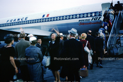 Passengers waiting to board, Mobile Stairs, Rampstairs, ramp, Idlewild, 1963, 1960s