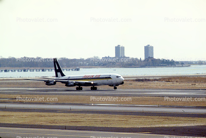 Boeing 707, Arrow Air, cargo airline, March 1983