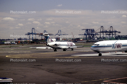 Kiwi International Air Lines, cranes, May 1994
