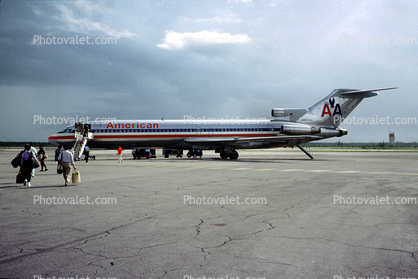 N884AA, Boeing 727-223, American Airlines AAL, Airstair, Mobile Stairs, Rampstairs, ramp, Nassau, October 1991, JT8D, 727-200 series