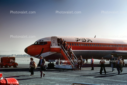 Boeing 727-14, Pacific Southwest Airlines, N530PS, Mobile Stairs, Rampstairs, ramp, March 1980, JT8D, JT8D-7B, 727-100 series, 1980s, Smileliner