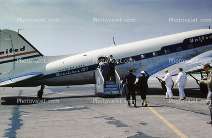 N18112, Douglas DC-3A-197, boarding passengers, stairs, steps, 1950s