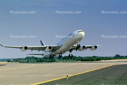 Airbus A340-300, Taking-off