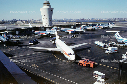 LaGuardia International Airport, 1980, pushback, pusher tug, 1980s