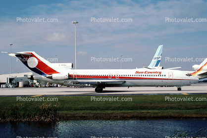 G-BKAG, Sun Country, Boeing 727-217, 727-200 series