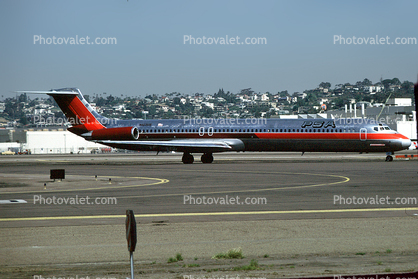 N823US, McDonnell Douglas MD-82