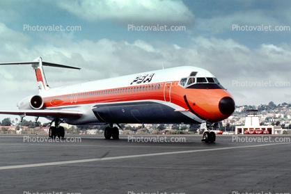 McDonnell Douglas MD-81, Pacific Southwest Airlines, JT8D-217, JT8D, SAN, N933PS, Smileliner