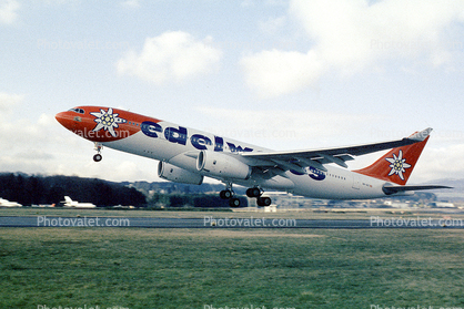 HB-IQZ, Airbus A330-243, Edelweiss Air