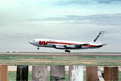 Western Airlines WAL Boeing 707 landing, 1960s
