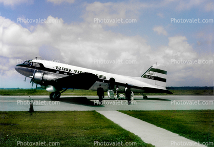 N145D, Douglas R4D-5 (DC-3), Ozark Air Lines