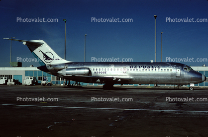 N8908E, Douglas DC-9-14, Republic Airlines Silver, JT8D-7B s3, JT8D