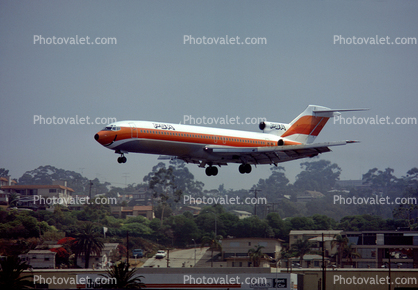 N556PS, 727-214A, 727-200 series, JT8D-7B s3, landing, Smileliner, August 1982