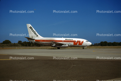 N451BW, Boeing 737-247, 737-200 series, JT8D